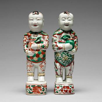 Two famille verte figurines, Qing dynastin, Kangxi (1662-1722).