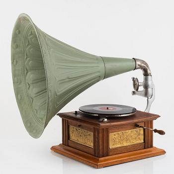 A gramophone, early 20th century.