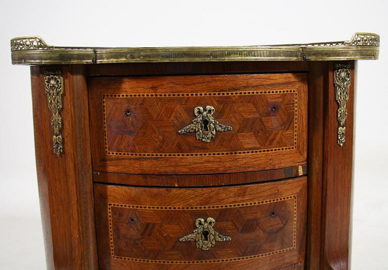 BYRÅ, Louis XVI-stil. 1900-tal.