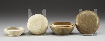ASKAR med LOCK, två stycken, keramik. Song/Yuan dynastin.