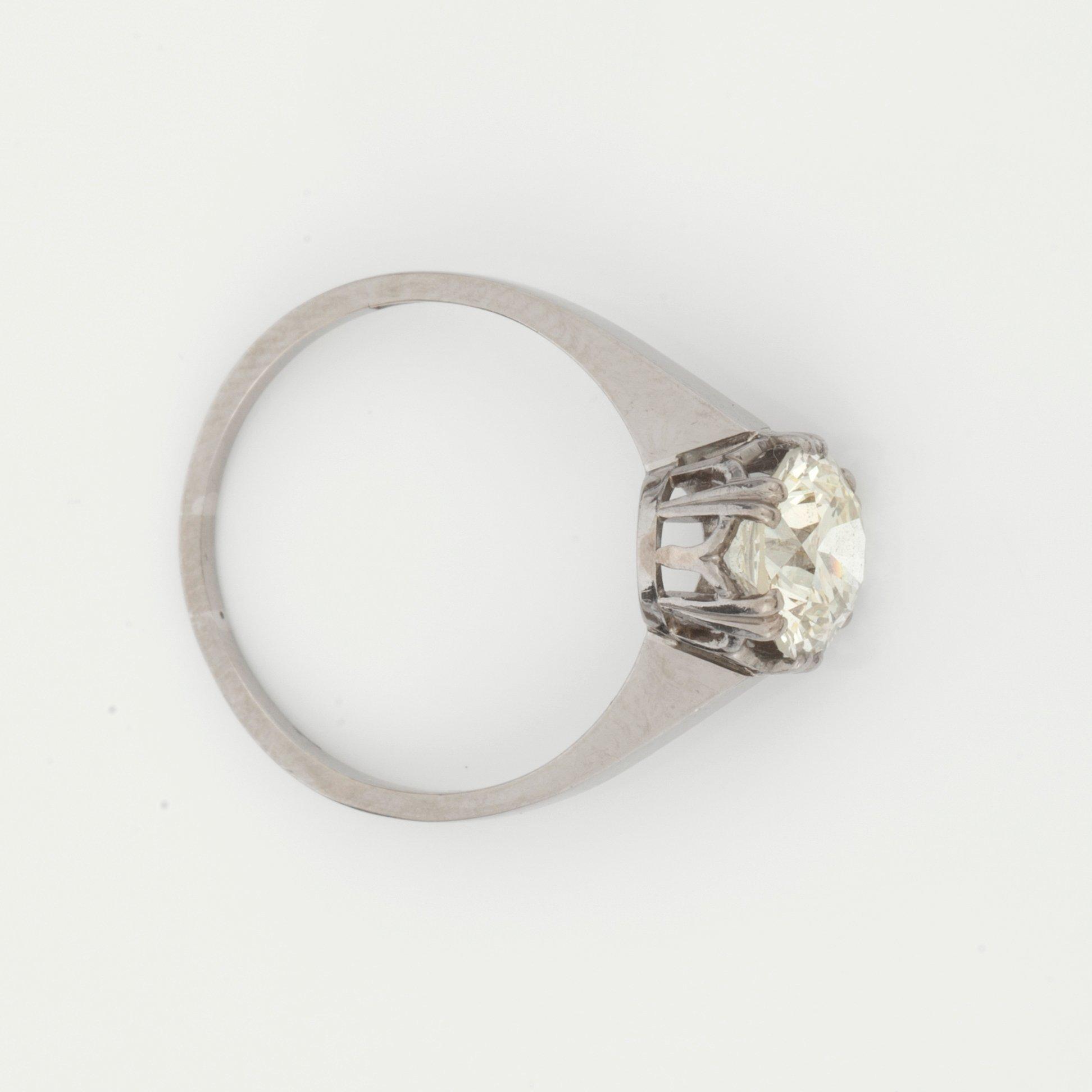 A circa 1.86 ct old-cut diamond ring. Quality circa M-N/SI1.