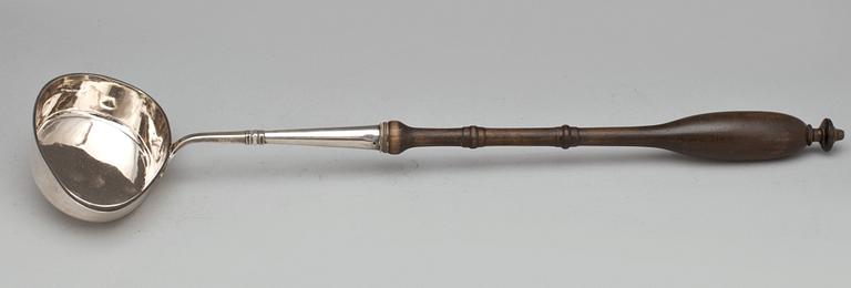 SOPPSLEV, silver, Per George Fröberg, Norrtälje. 1840-1892. Vikt ca 110 g.