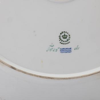 Fat, porslin, "Flora Danica", Royal Copenhagen, Danmark, 1900-tal.