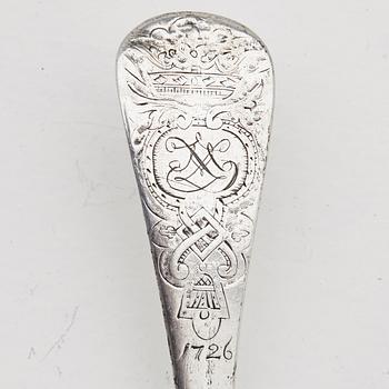 JOHAN MÖLLERSTRÖM, skedar, 6 st, silver, Stockholm 1727, med daterad gravyr 1726.