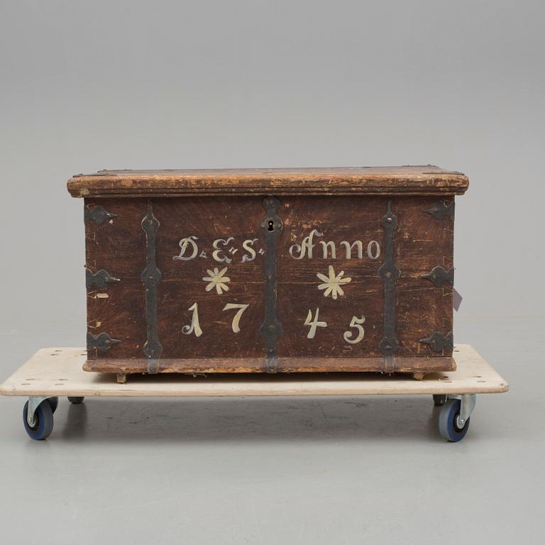 BRUDKISTA, allmoge, bär datering 1745.