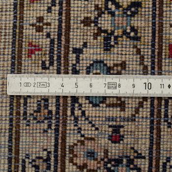 A CARPET, Kashan 402 x 298 cm.