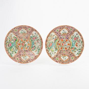 Two Chinese dishes, late Qing Dynasty, circa 1900.