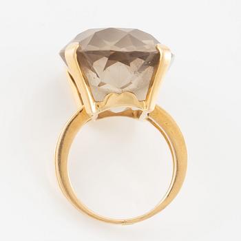 Ring, 18K guld med rökkvarts.