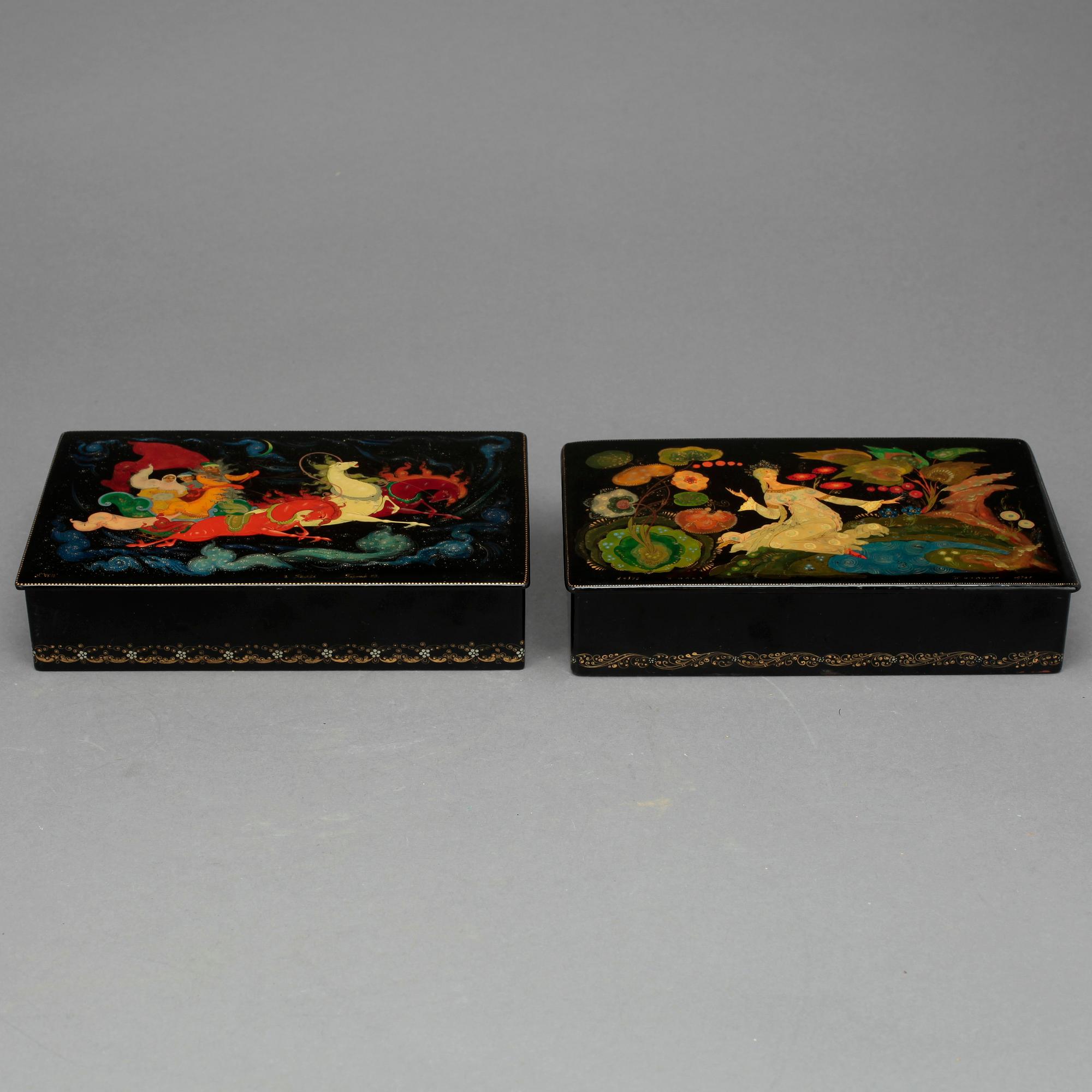 LACKASKAR, 2 st, signerade och en daterad 1976, Palekh, Ryssland.