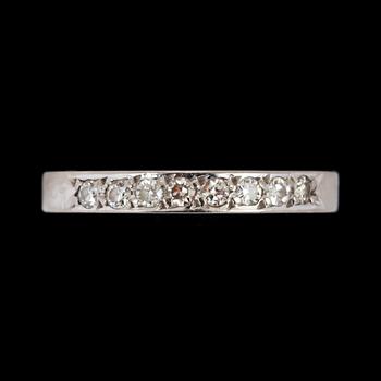 RING, 18k vitguld med 8 briljantslipade diamanter, tot ca 0,10 ct. Cesons Guldvaru AB, Göteborg 1968. Vikt 2,7.