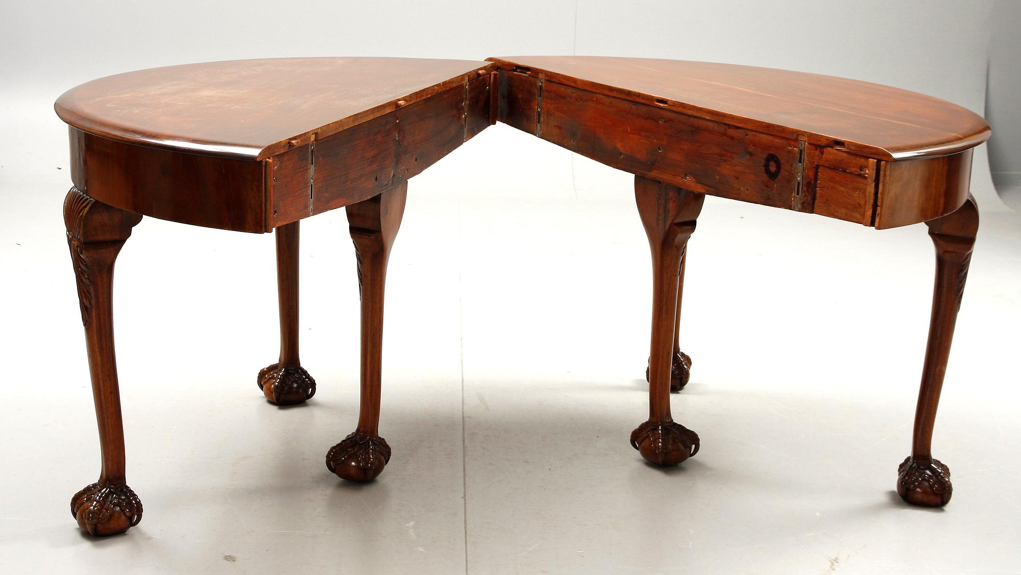 MATSALSGRUPP, 22 delar, Chippendalestil, 1800-1900-tal.
