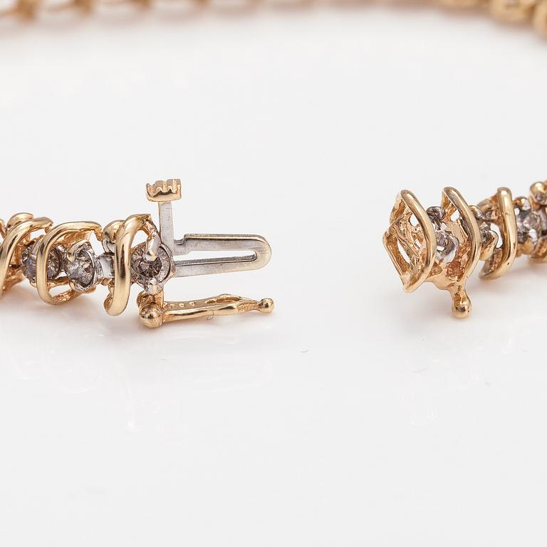 A 14K gold bracelet with light brown diamonds ca. 2.38 ct in total.