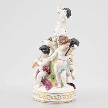 A porcelain figurine, late 19th century.