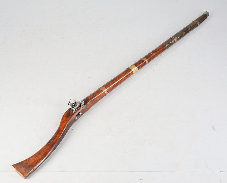 SNAPPLÅSSTUDSARE samt KRUTHORN, orientaliskt, 1800-tal.