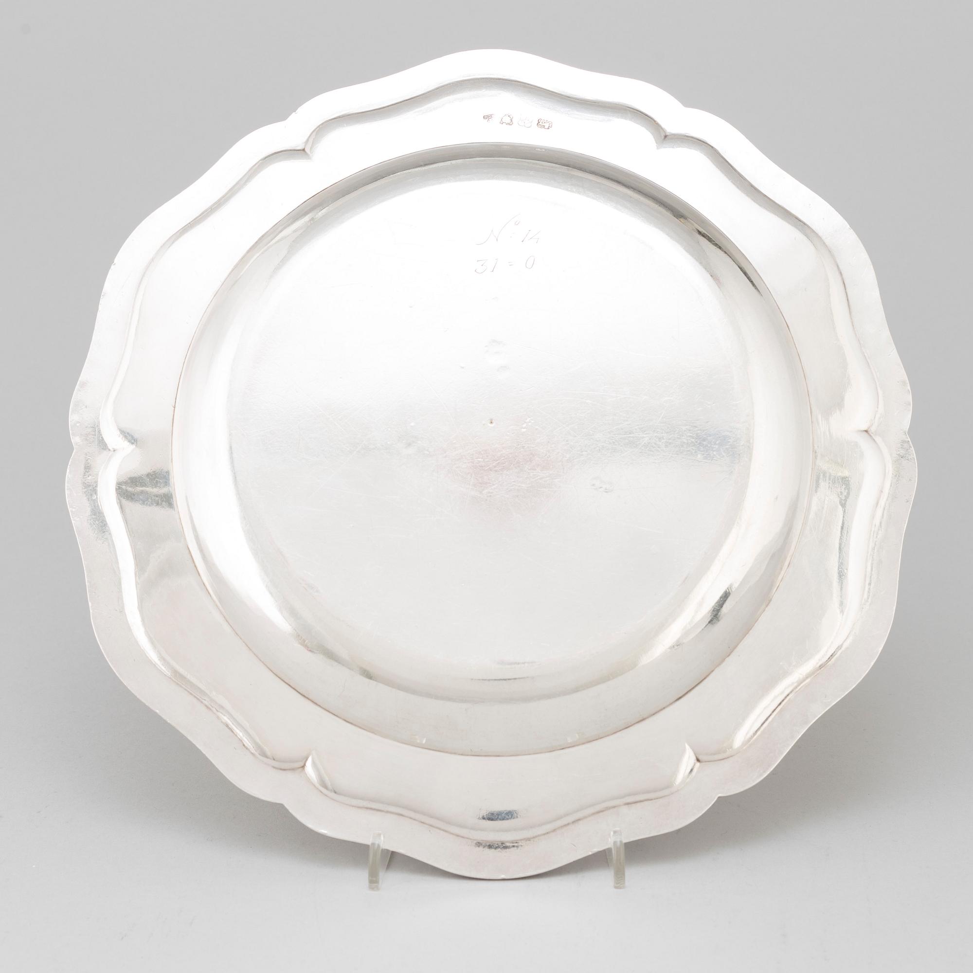 An English 18th century silver plate/dish, mark of Edward Wakelin, London 1754.