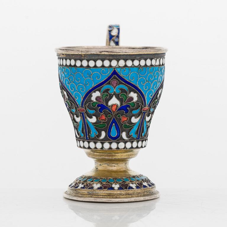 Kuppi, kullattua hopeaa ja cloisonné-emalia, Moskova 1898-1914.