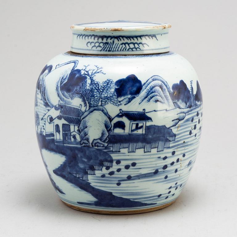 A blue and white jar with cover, Qing dynasty, 19th century.