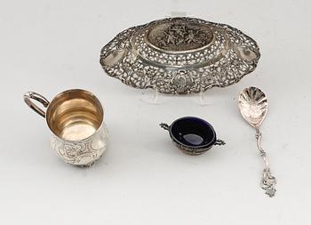 SILVERFÖREMÅL, 4 st, 1800-/1900-tal. Vikt ca 309 g.