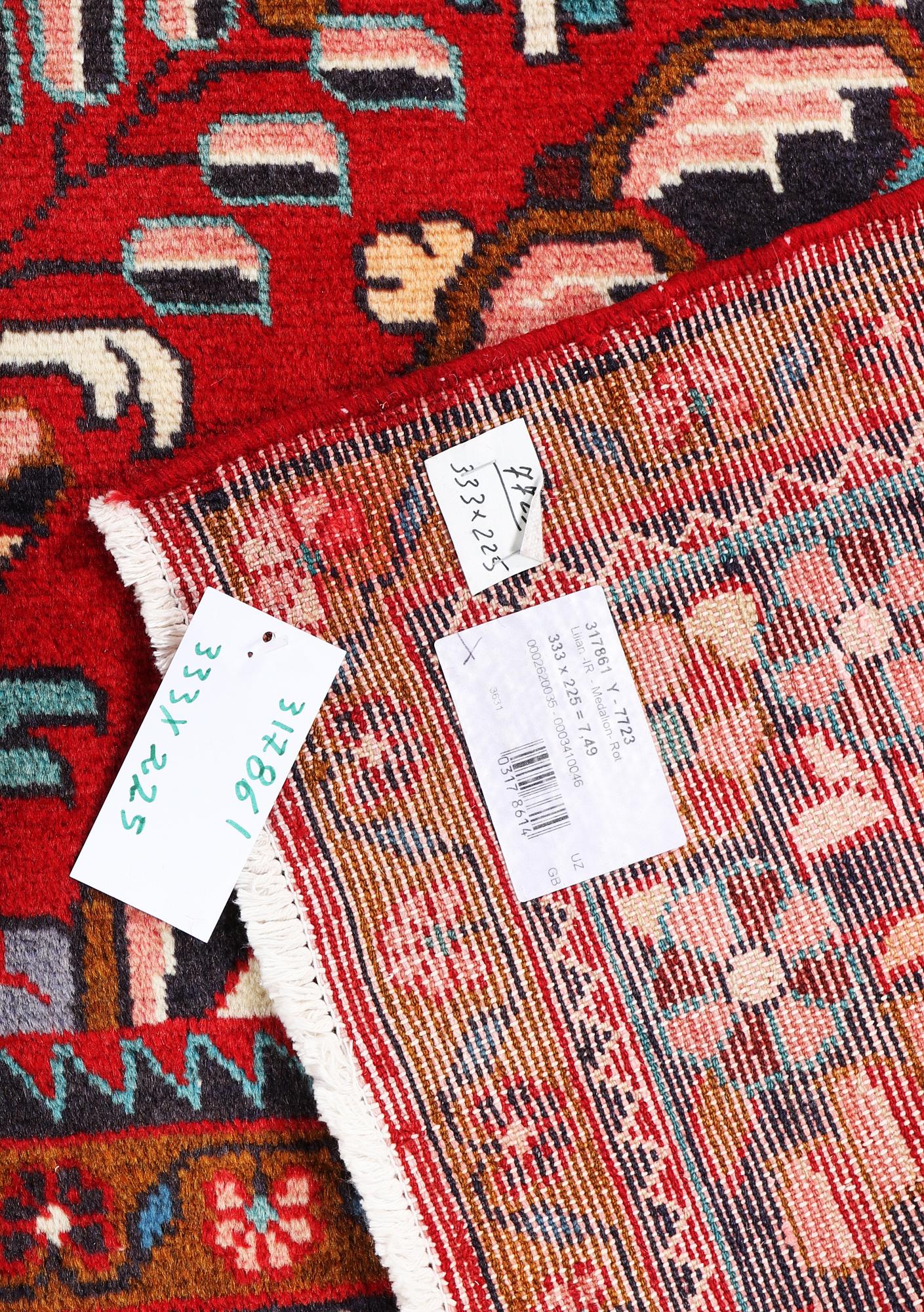 A Lilihan carpet, approximately 333 x 225 cm.