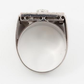 Ring, 18K white gold set with brilliant-cut diamonds.