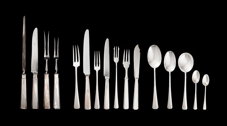 FLATWARE SET, 134 PIECES, sterling silver. England, Sheffield 1953. Silver weight c. 4100 g.