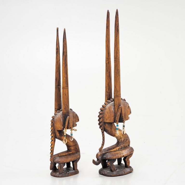Twelve sculptures, reportedly from Makonde, Tanzania, Luba, Congo, and moore, from the second half of the 20:th century.