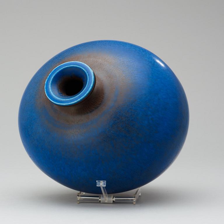 A Berndt Friberg stoneware vase, Gustavsberg Studio 1976.