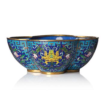 1047. A quatre-foil  'lotus' jardiniere, late Qing dynasty.