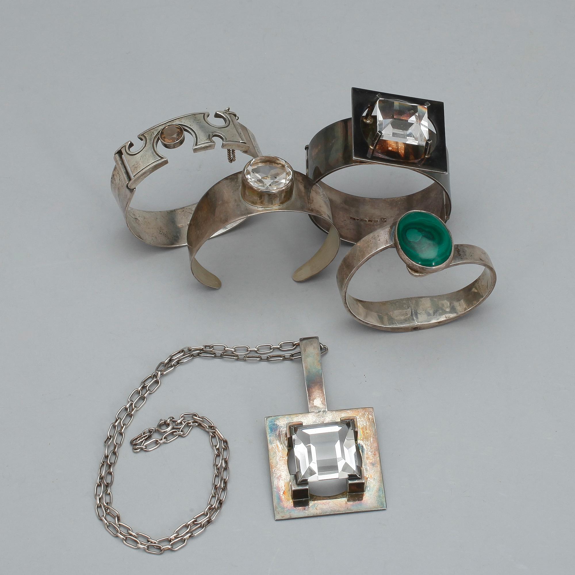 PARTI SMYCKEN, 5 stycken, silver, bland annat Sverige och Finland, 1900-talets andra hälft. Total vikt ca 315 gram.