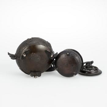 RÖKELSEKAR, 2 st, brons, Japan, 1900-tal.