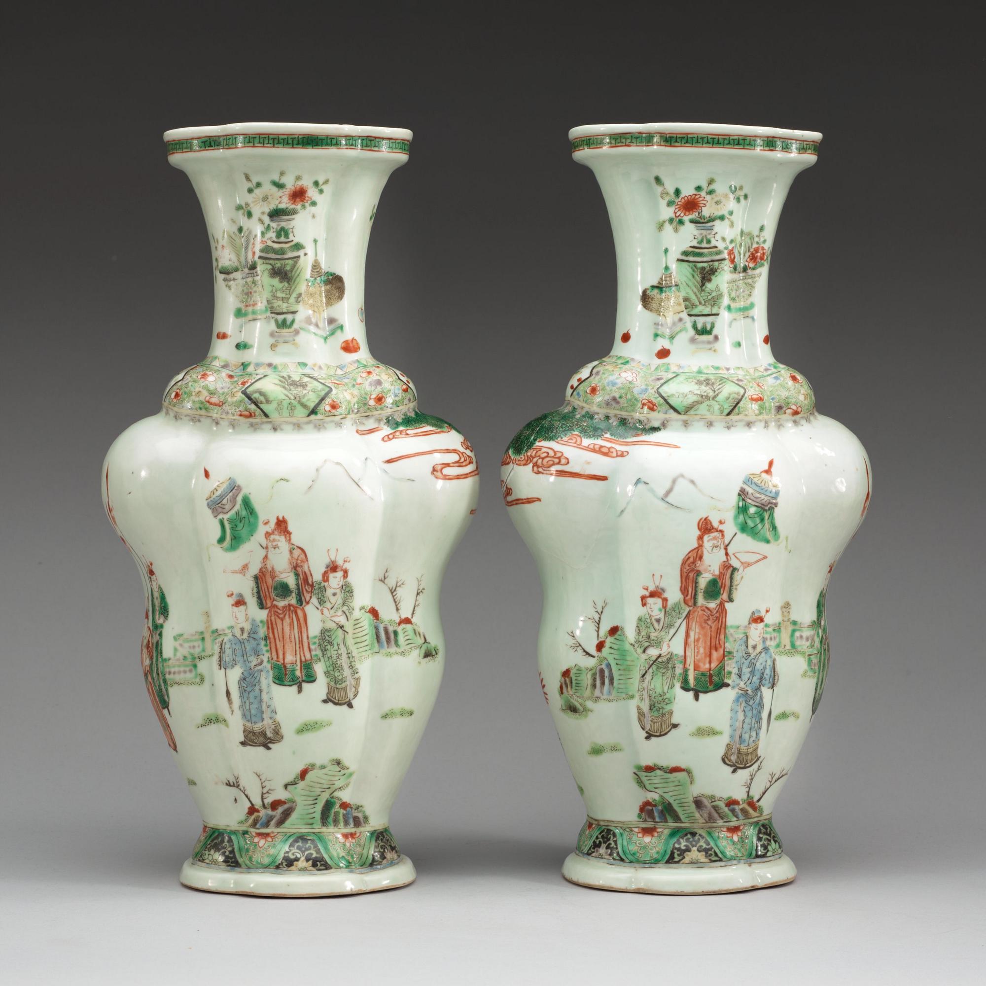 A pair of famille verte vases, Qing dynasty, late 19th Century.