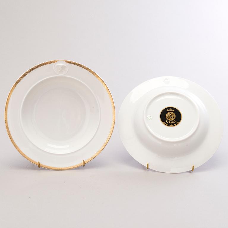 VERSACE Ikarus, Médaillon Méandre d'Or 2 + 2 porcelain plates with a coffee cup by Rosenthal.