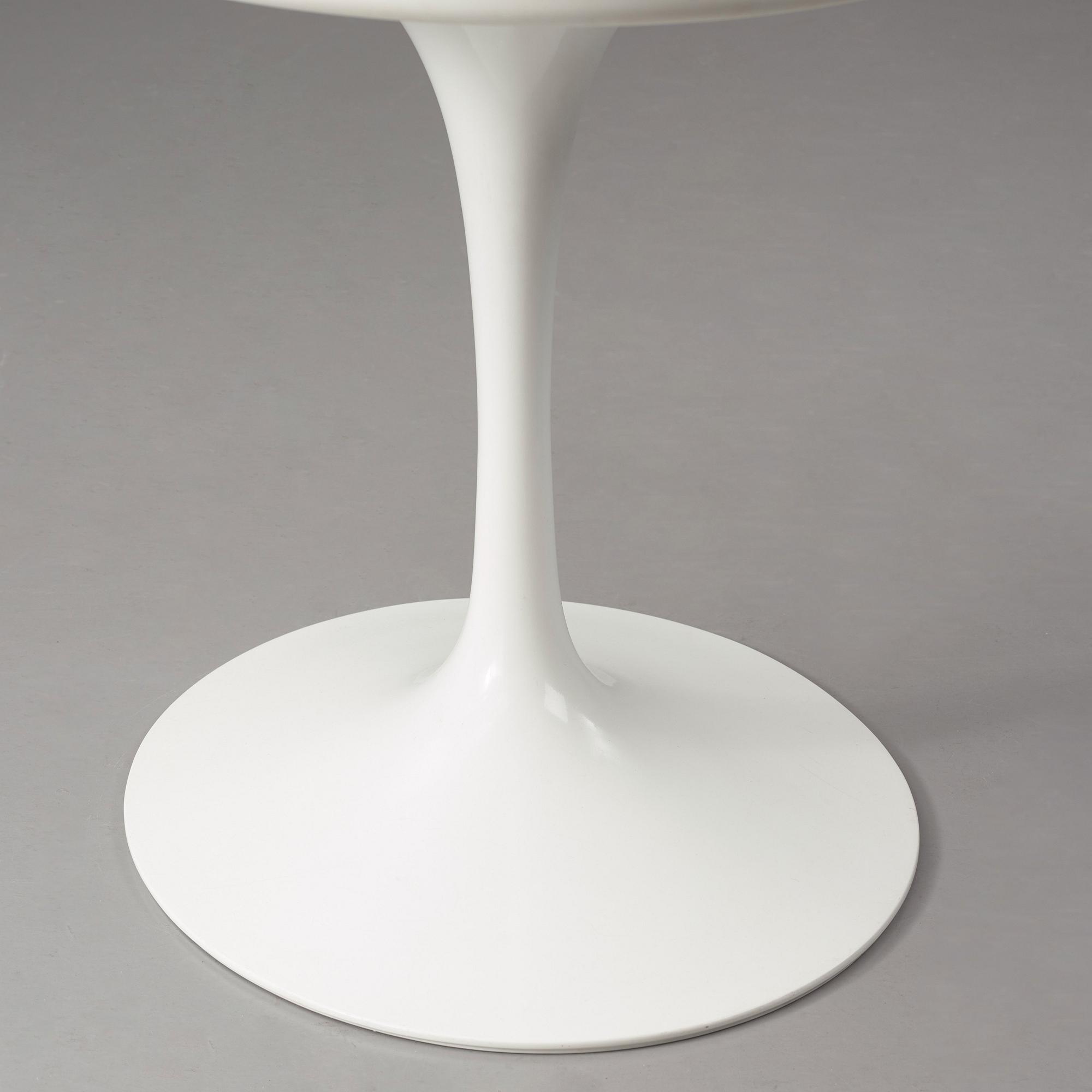 Eero Saarinen, a 'Tulip' dining table, Knoll International, 21st Century.