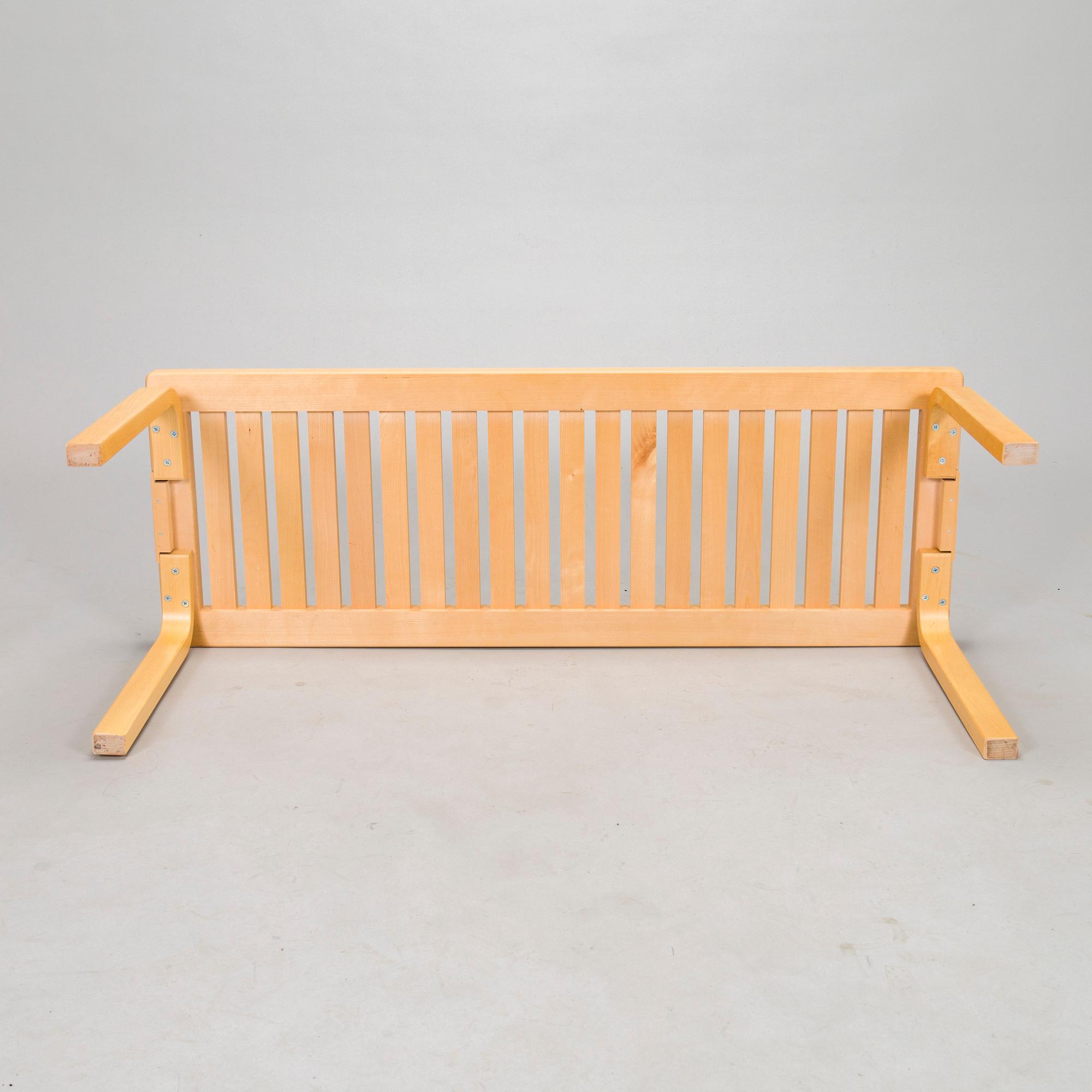 Alvar Aalto, bänk, modell 153A, Artek 2000-tal.