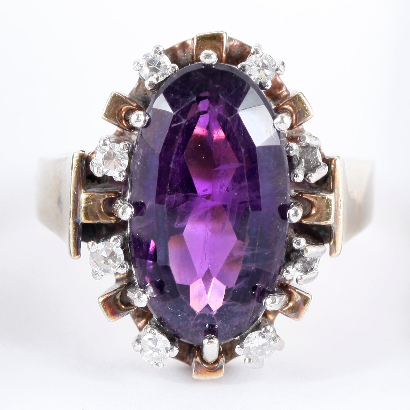 RING, 14k guld, lila sten samt briljanter. Vikt tot  ca 7.8 g.