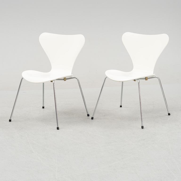 Arne Jacobsen, a set of six 'Sjuan' chairs, Fritz Hansen, Denmark, 1990s.