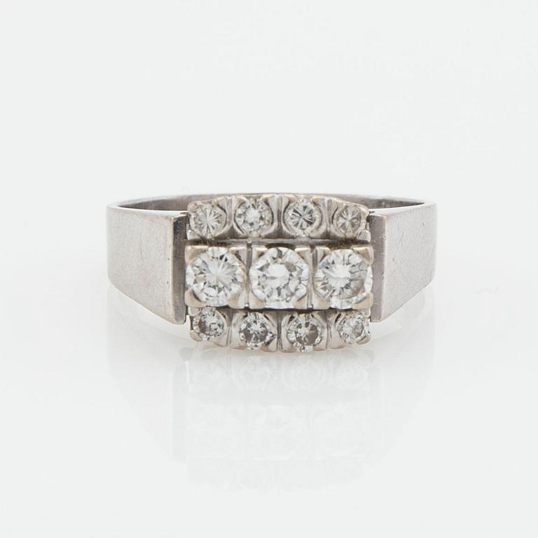 Ring, 18K vitguld med briljantslipade diamanter.