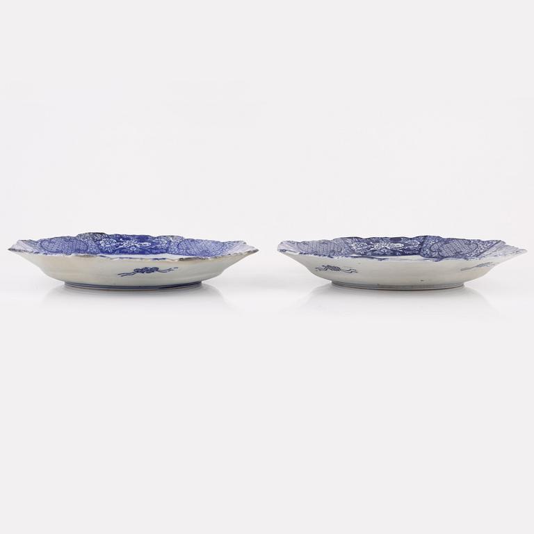 A pair of Japanese porcelain dishes, 20th Century.