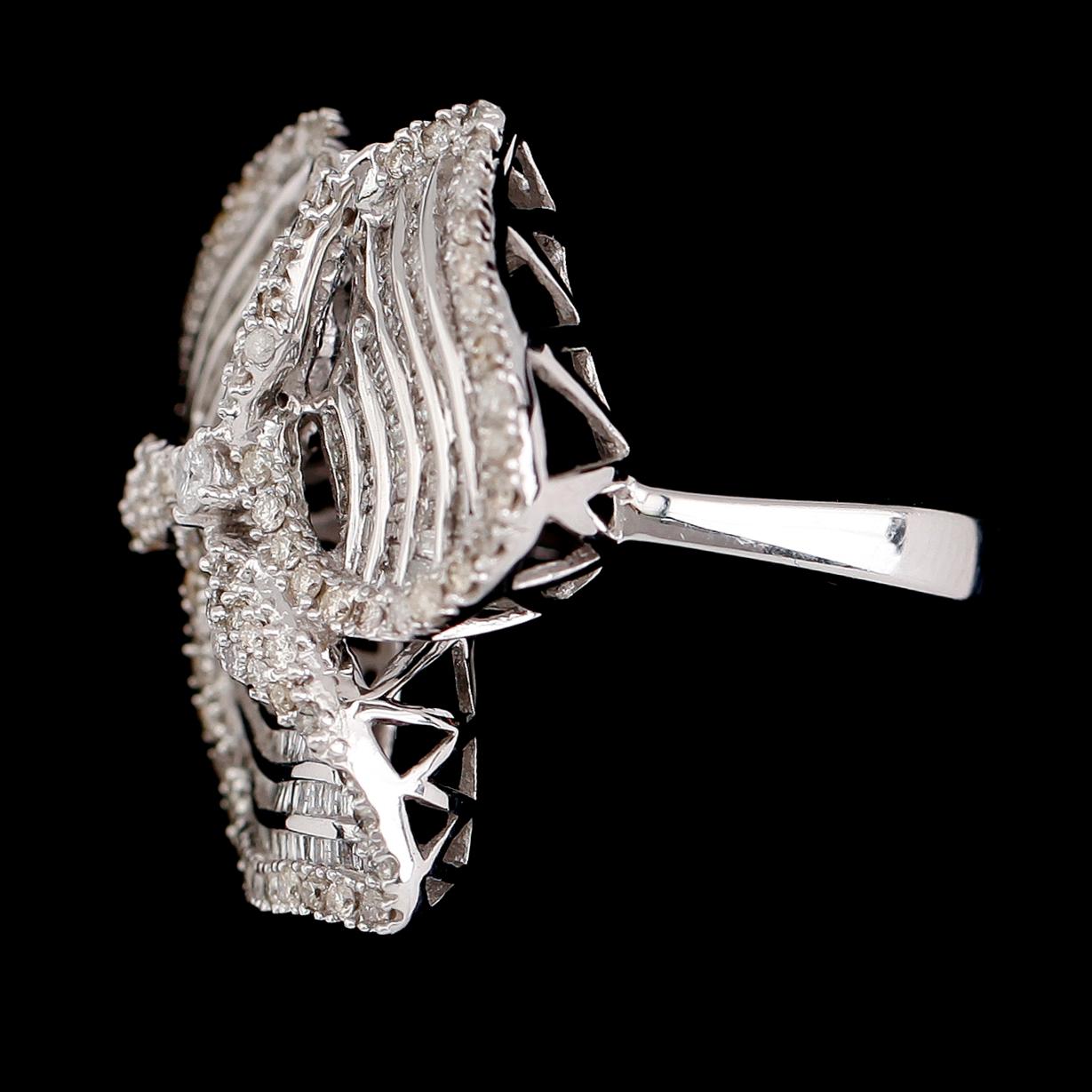 COCKTAILRING, 18 k vitguld, diamanter tot ca 1.85 ct.