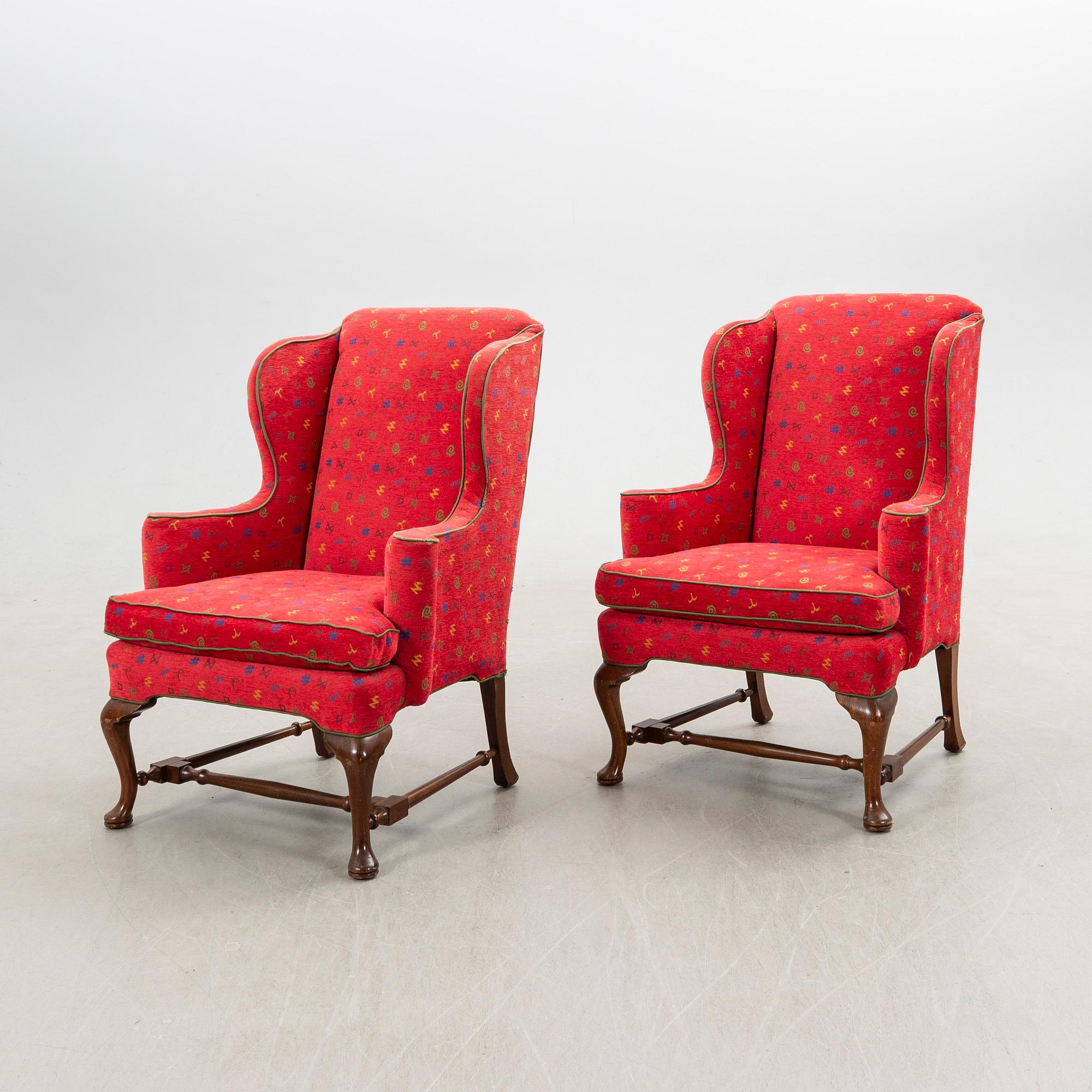 Armchairs, a pair in Queen Anne style, 20th century.