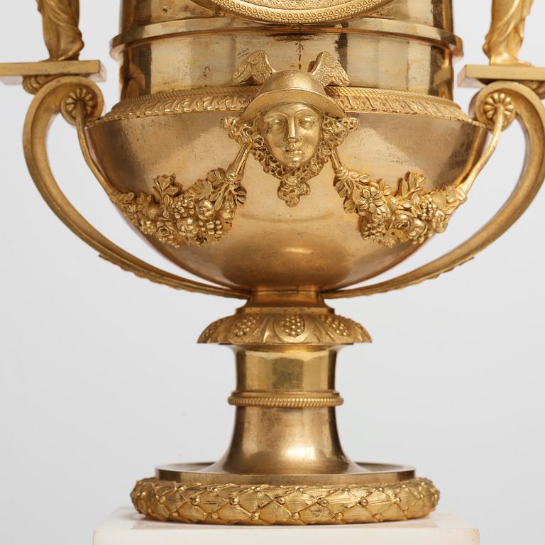 BORDSPENDYL, Paris, 1800-talets början.