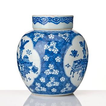 A blue and white jar with cover, Qing dynasty, Kangxi (1662-1722).