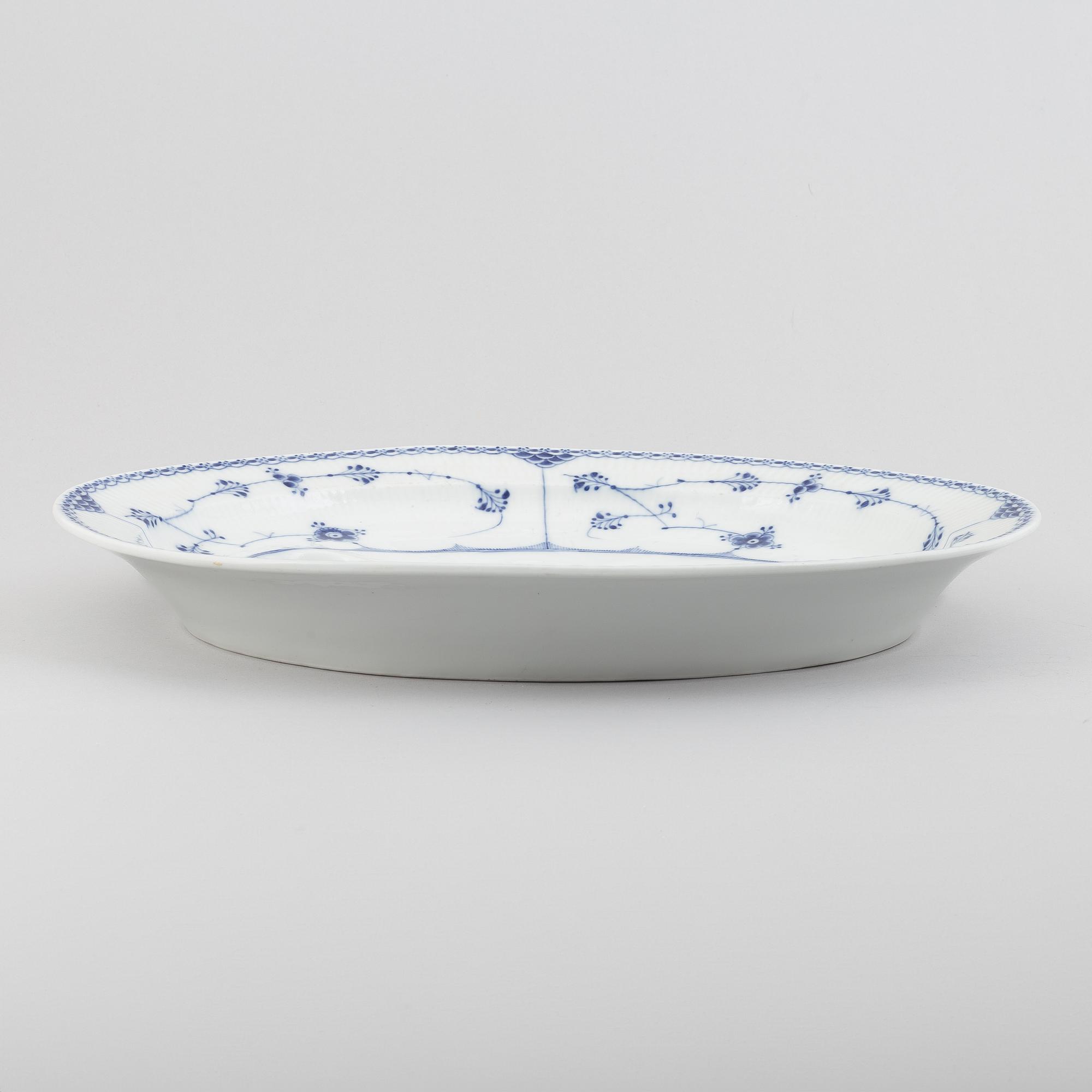 Fiskfat, porslin, "Musselmalet halvblond", Royal Copenhagen, modell 637, 1893-1900.
