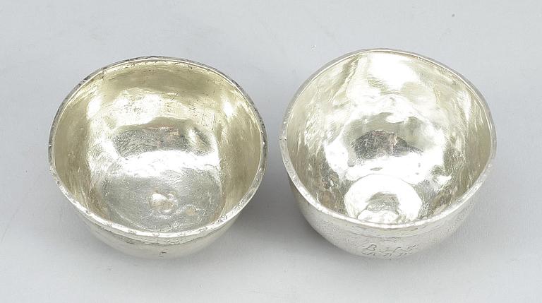 TUMLARE, 2 st, silver, ostämplad resp med oidentifierad stämpel, Sverige. Totalvikt ca 50 gram.