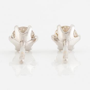 Örhängen, ett par, 18K vitguld med briljantslipade diamanter.