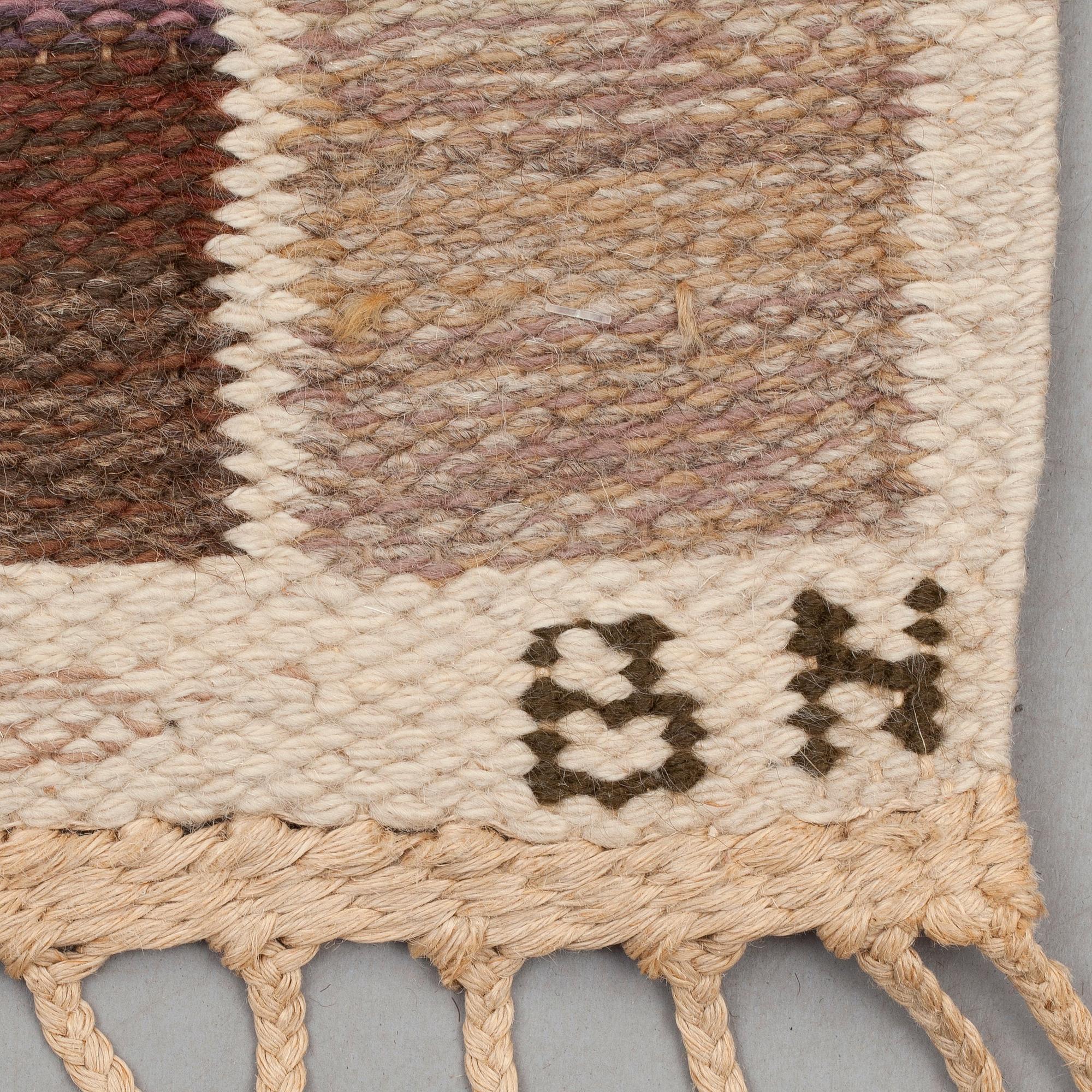 MATTA. "Salerno grå" ("Kristianstad"). Rölakan. 251,5 x 153 cm. Signerad AB MMF BN.