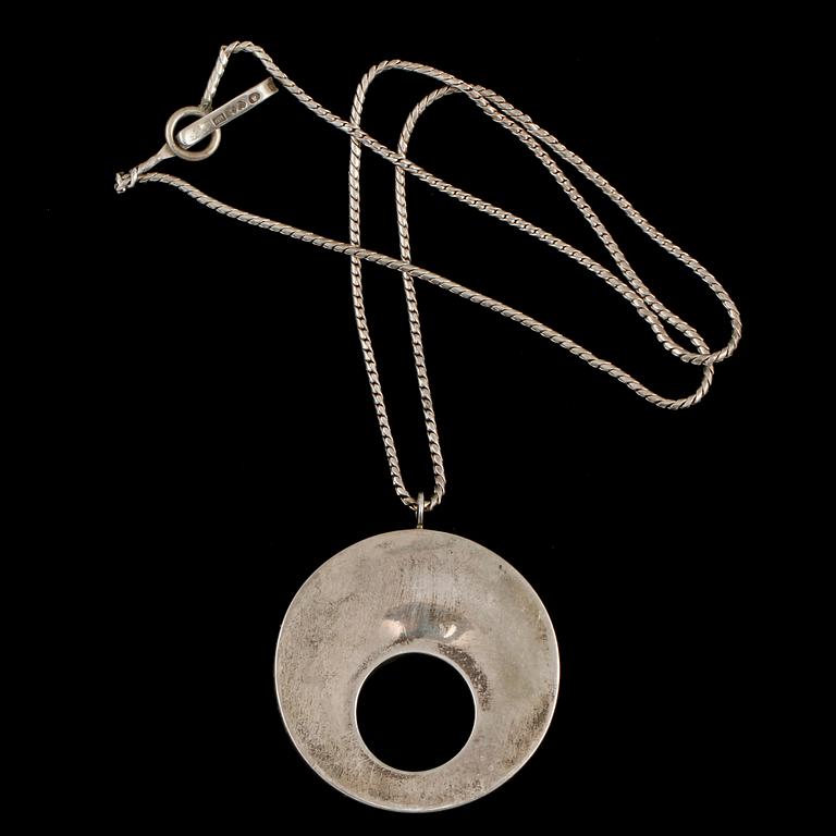 HÄNGE, silver, Isaac Cohen, Stockholm, 1965. Vikt 48 g.