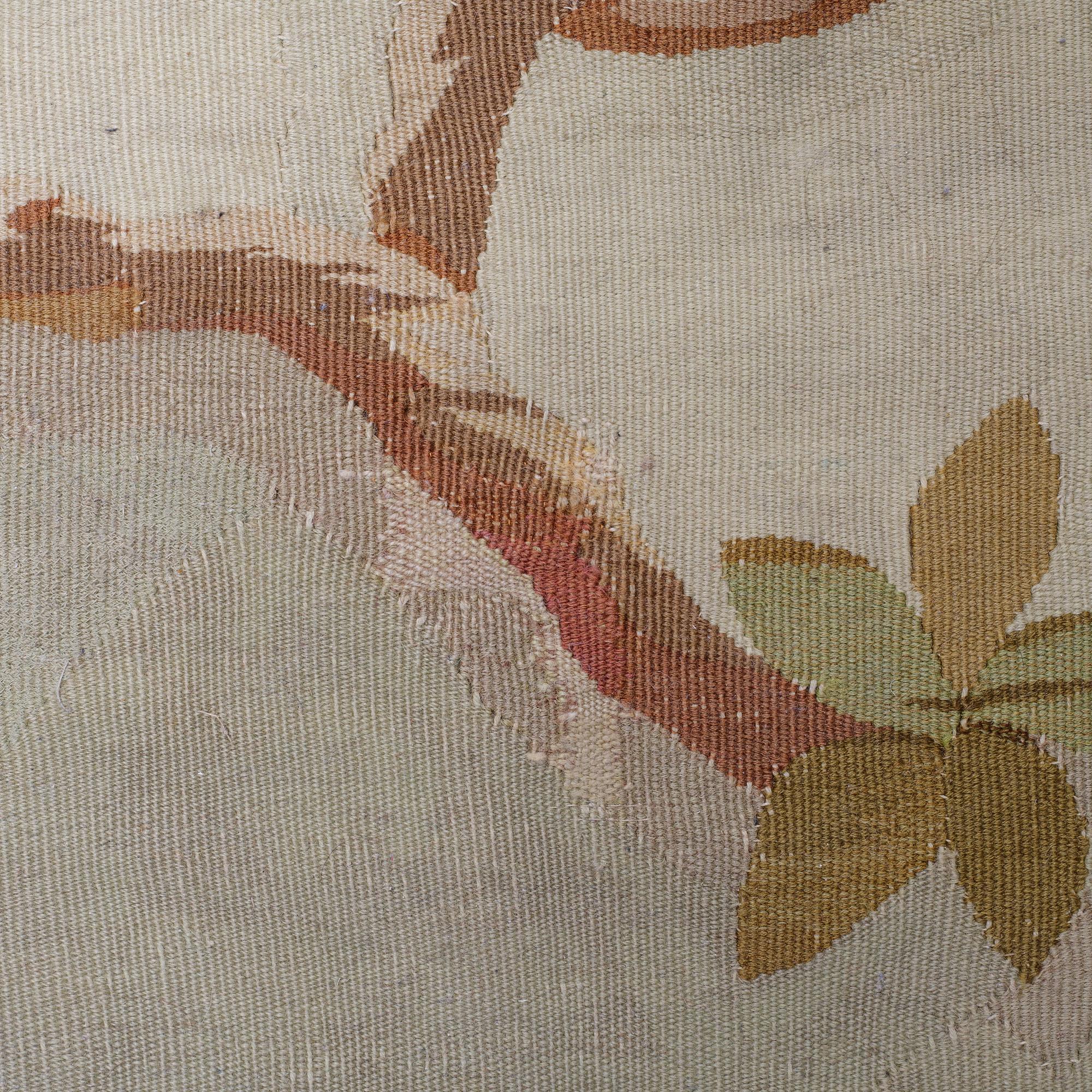 Matta, gobelängteknik, ca 385-387,5 x 391,5-404,5 cm, Aubusson, Frankrike 1800-tal.