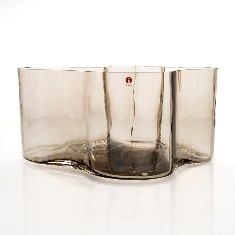 Alvar Aalto, a '3031' vase, signed Alvar Aalto Iittala 2008.