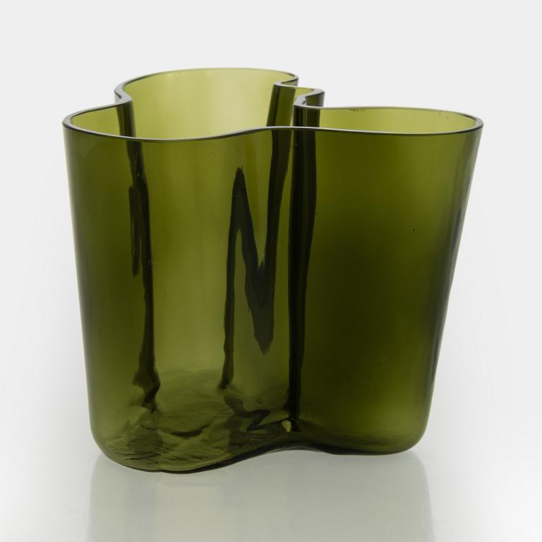 Alvar Aalto, a 1950s glass vase, model 3030, signed Alvar Aalto 3030.